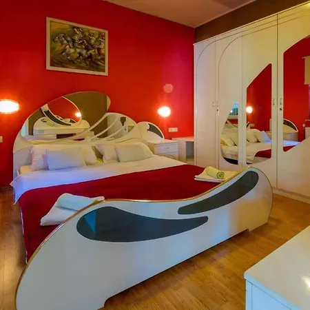Holiday In 13709